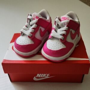 Nike Kids Sneakers in Pink and White